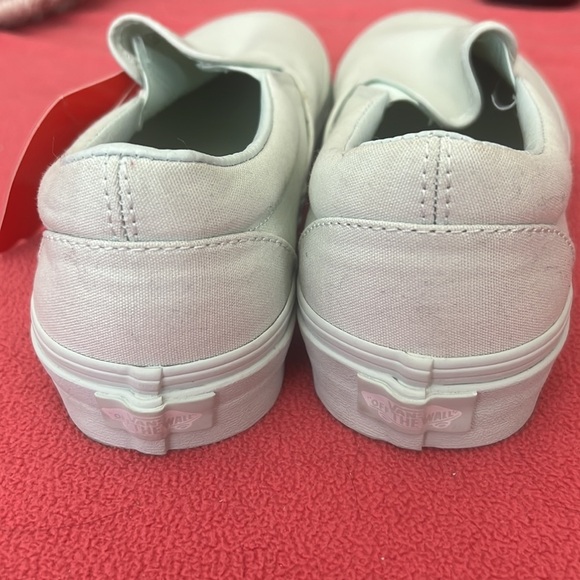 Vans shoes, men size 8, women size 9.5, new with tag/no box - Picture 3 of 5